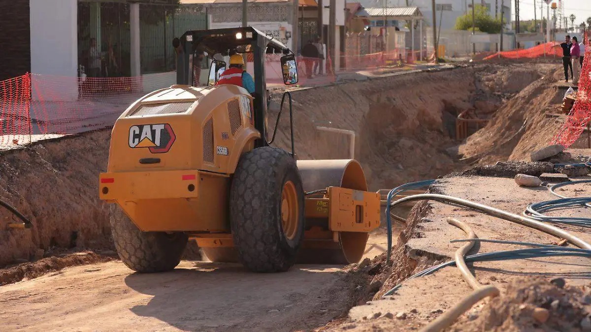 Un colector pluvial es el sistema encargado de evacuar el agua de lluvia desde una zona residual y conectarla a la red de alcantarillado